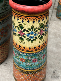 Unieke Indiase ijzeren vaas met handbeschilderd bloemmotief 147905
