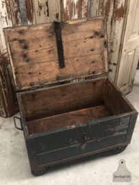 Oude Amerikaanse WO 2 kist (145244) verkocht