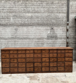 Origineel dressoir uit apotheek jaren 20–30 147728 246 cm lang verkocht