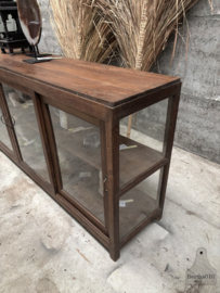 Tijdloos functionalisme winkeldressoir uit de jaren 20 30 147861