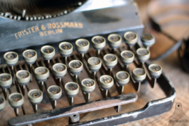 Jaren 20 typemachine (133614)....verkocht