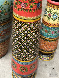 Unieke Indiase ijzeren vaas met handbeschilderd bloemmotief 147906