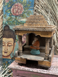 Oude houten altaar tempel 147472