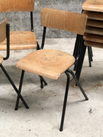 Oude vintage schoolstoelen (146229) verkocht