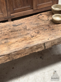 Oude robuuste salontafel 147520 lengte 114 cm