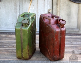 Oude geleefde Jerrycan (131791)..verkocht