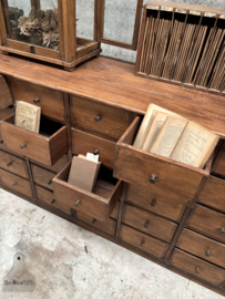 Origineel dressoir uit apotheek jaren 20–30 147728 246 cm lang verkocht