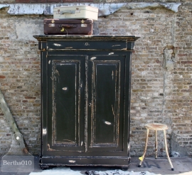 Antieke kast (130470)..verkocht