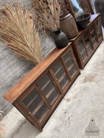 Set van 2 unieke jaren 30 vitrine winkelkasten 148092