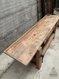 Lange oude eiken werkbank uit Frans atelier 147957 lengte 240 cm