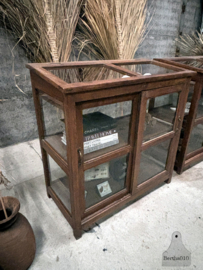 Vitrine kleppenkast schuifdeuren 2 stuks (147201, 147202) verkocht