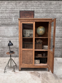 Oude schoolkast jaren 40 vorige eeuw (147156)