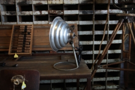 Oude bureaulamp, industrieel (132500)..verkocht