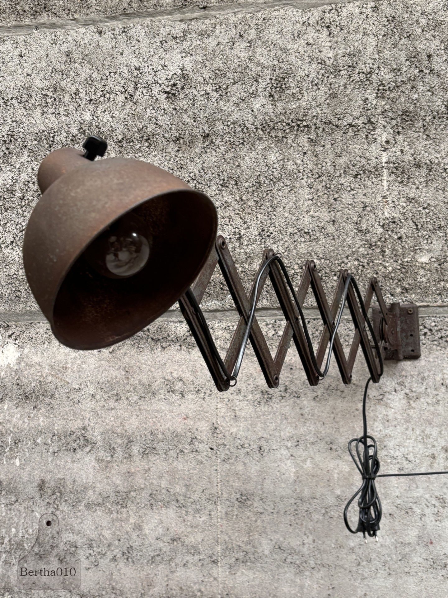 Scharnierlamp jaren 30/40 147574