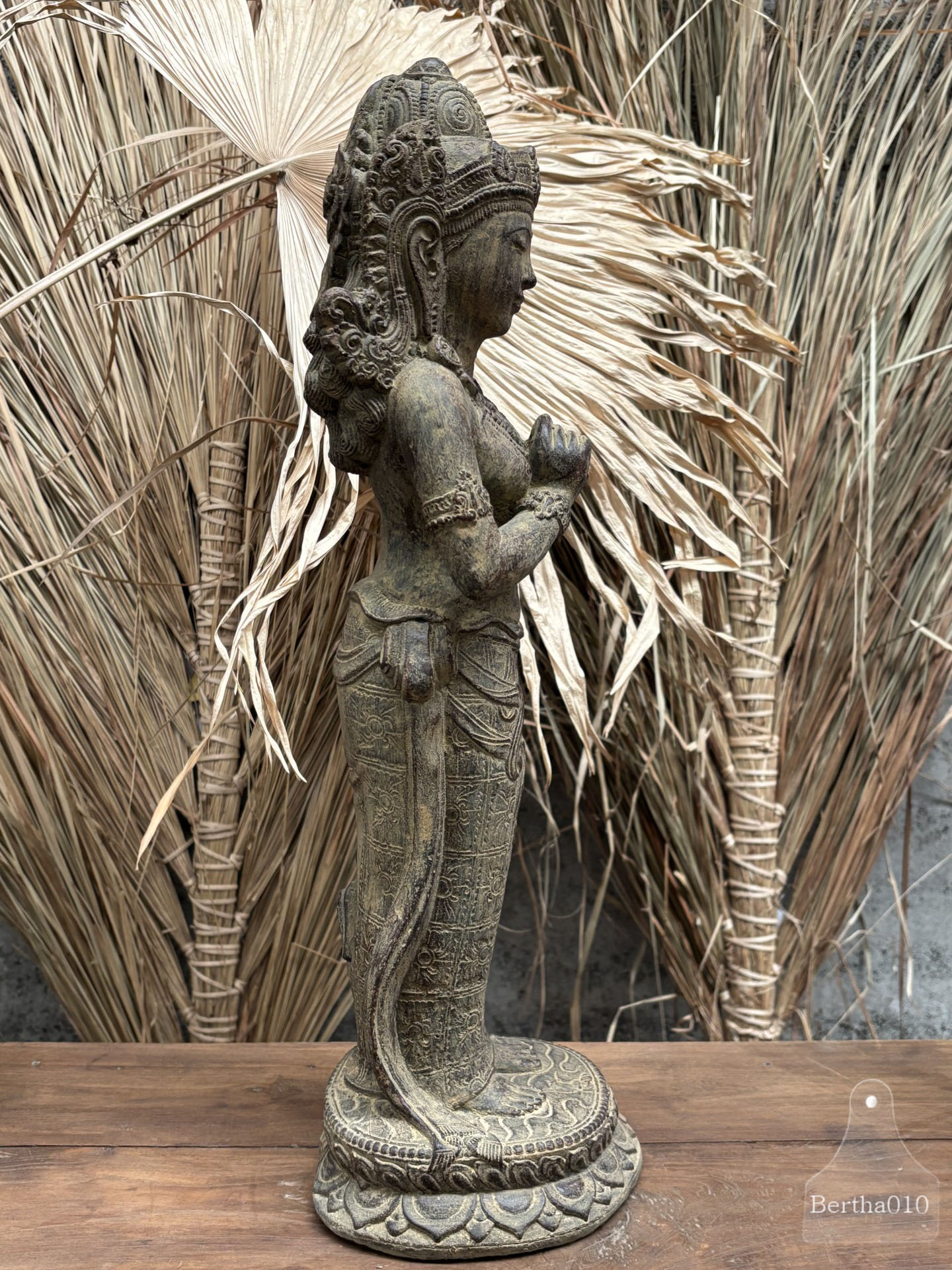 Stenen beeld Dewi 63 cm hoog 147512