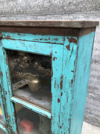 Oude geleefde turquoise vitrinekast (146091) verkocht