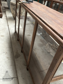 Antieke vitrinekast museum toonbank keukeneiland  147834