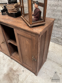Antiek Engels dressoir met mooie ronde hoeken 147418 verkocht