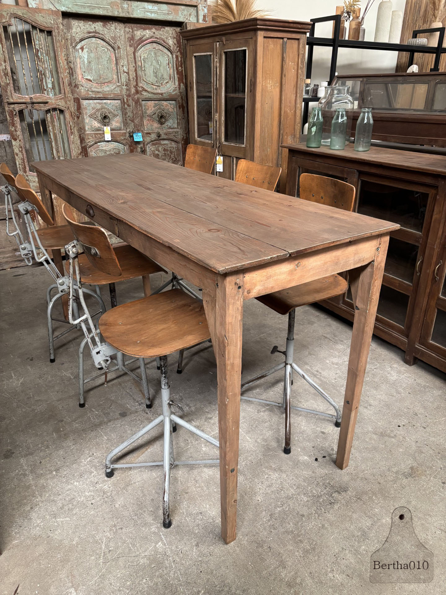 Hoge antieke boerentafel 147611