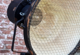 Oude fabriekslamp op statief (132119, 132120)...........verkocht