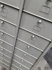 Oude kleppenkast beige/zacht grijs Strafor 20 kleppen (147137) verkocht