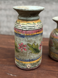 Oude Nepalese houten waterpoten tijdloos erfgoed met ziel 147718 147717 verkocht