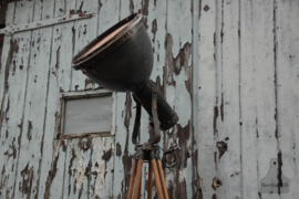 Oude werklamp op statief (137131) verkocht