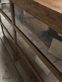 Antieke houten winkeldressoir van glas 147689 verkocht