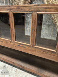 Bijzonder houten winkelmeubel met glazen bakken jaren 20–30 147724 verkocht verkocht Lengte 170 cm