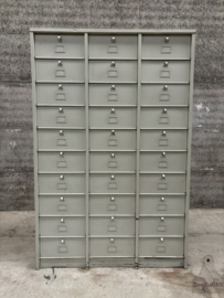 Oude kleppenkast beige/zacht grijs Strafor 30 kleppen (147131)