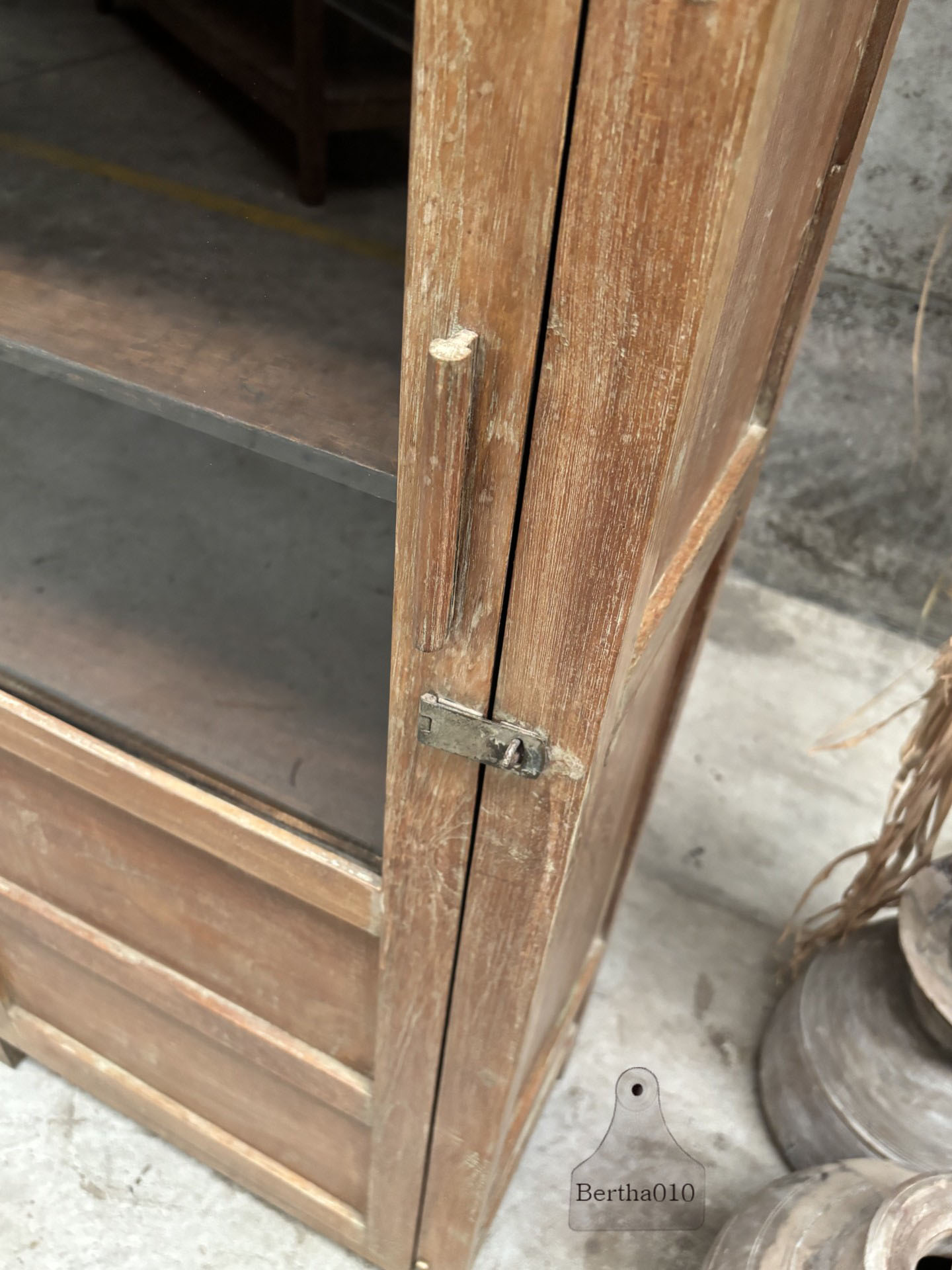 Engelse vitrinekast uit de jaren 20 30 functionele elegantie met karakter 147488