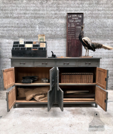 Authentieke oude schoolkast met prachtige patina 148065 207 cm