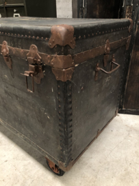 Antieke kledingkoffer (144847) verkocht
