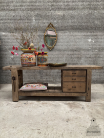 Franse oude werkbank met drie laden 147959 lengte 215 cm