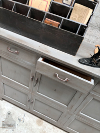 Authentieke oude schoolkast met prachtige patina 148065 207 cm