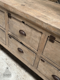 Antieke werkbank uit atelier pottenbakker met 6 laden 147979 lengte 205 cm