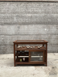 Antieke vitrinekast museumstuk in topkwaliteit 147859