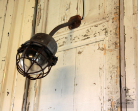 Industriële Bullylamp voor aan de wand (133531. 133532)...verkocht