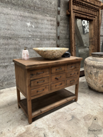 Oude houten werkbank ideaal als badkamermeubel  147967