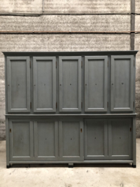 Oude schoolkast hoog en smal (146320) lengte 257 cm verkocht