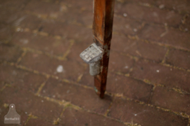 Industriële lamp op houten statief (136174) verkocht