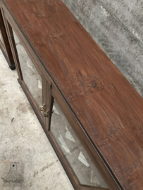 Twee smalle houten vitrines – vroeg 20e eeuw – winkelafkomst 147846 845