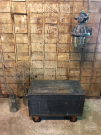 Oude geleefde kist (138541) verkocht