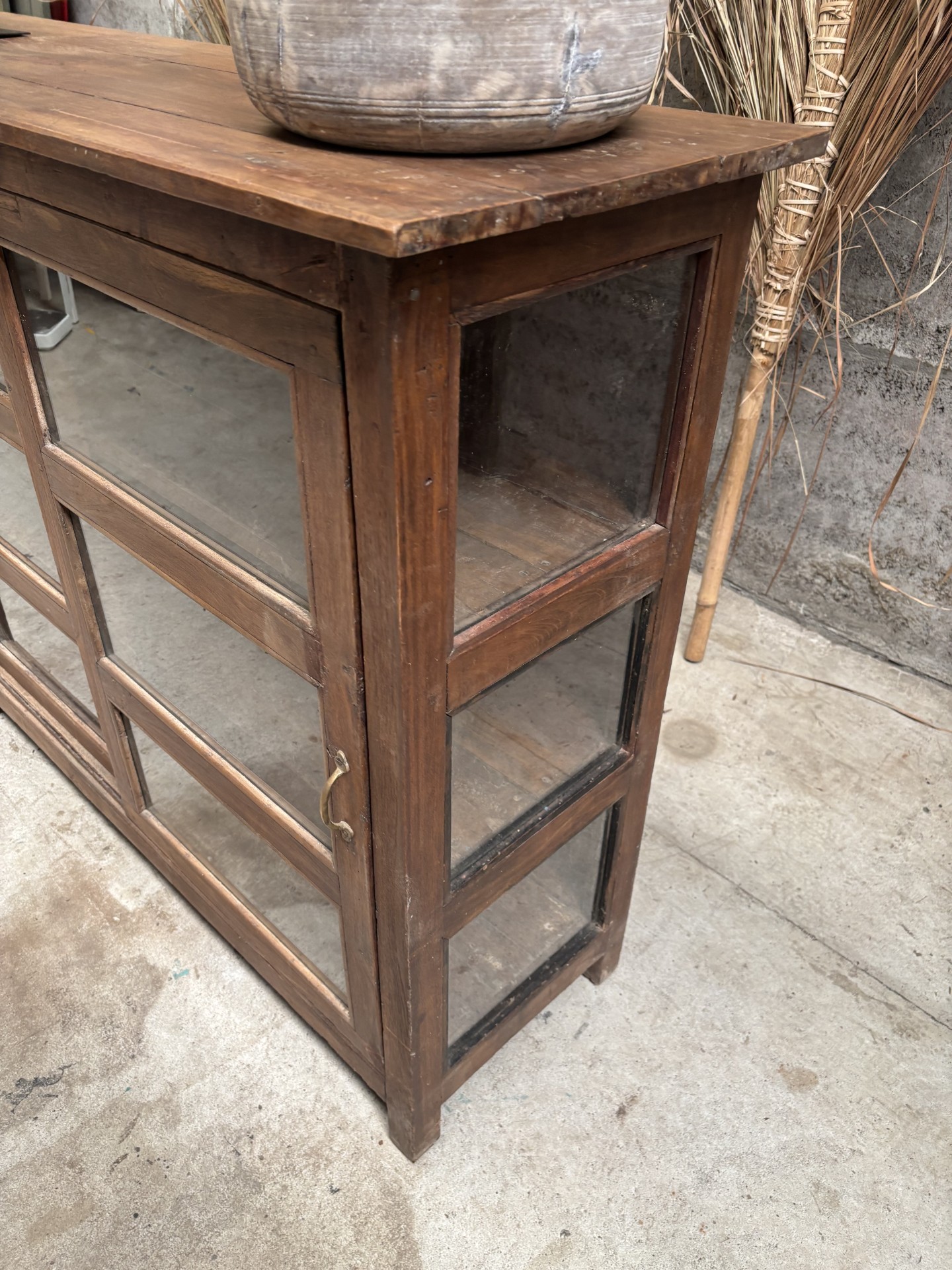 Prachtig oud dressoir  lengte 233 cm