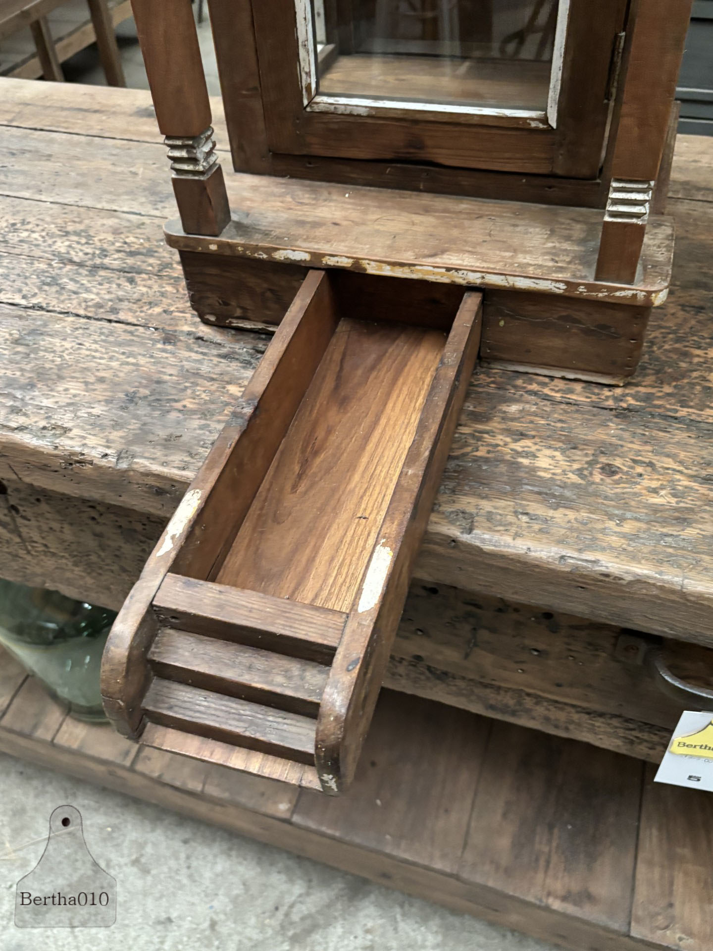 Authentieke houten vitrine tempel uit India circa 80 jaar oud 147474