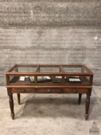 Vitrinekast, toonbank museum (144012)..verkocht