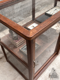 Antieke museumkast, alle zijde glas, toonbank, dressoir of ideaal keukeneiland 147860