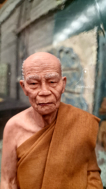 Monnik Phra Luang Phor Mun in stolp 147319b