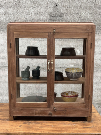 Oud Engels vitrinekastje charmant en sfeervol 147875 verkocht