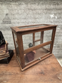Oude laboratorium vitrine 147456